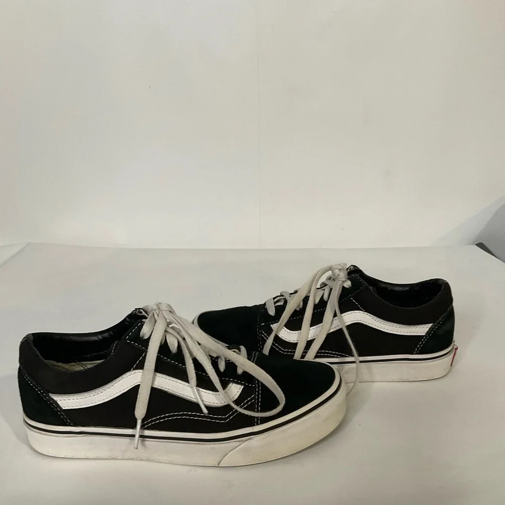 VANS Old Skool Black White Mens 5.5 Women’s 7 Lace-Up Sneakers; White Soles